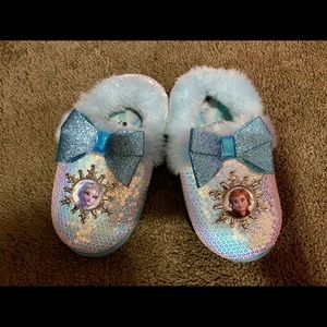 Toddler Frozen House Shoes. Brand new 9/10.